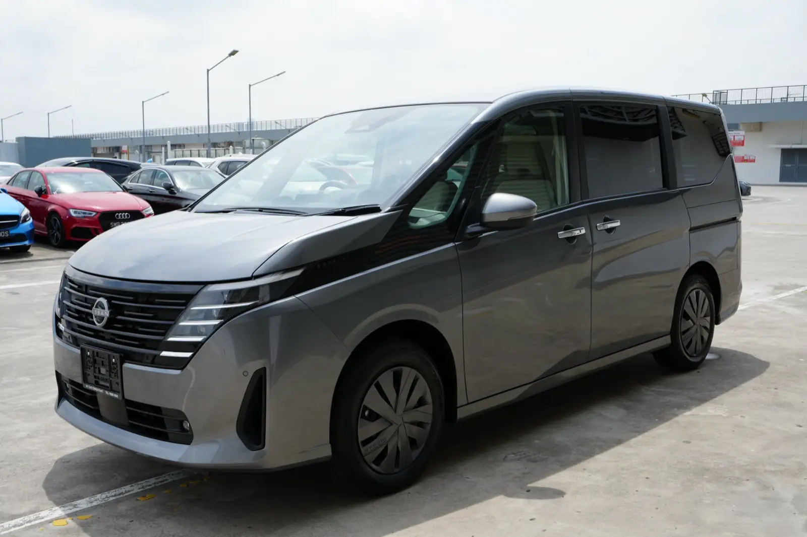 Front view of the Nissan Serena