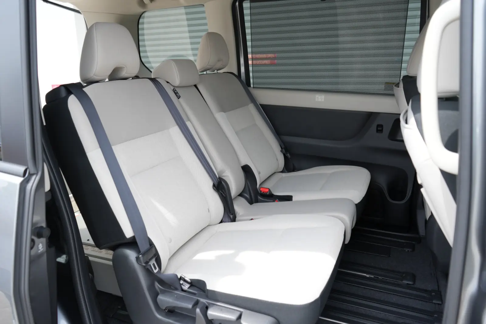 Comfortable passenger seats with seat belts
